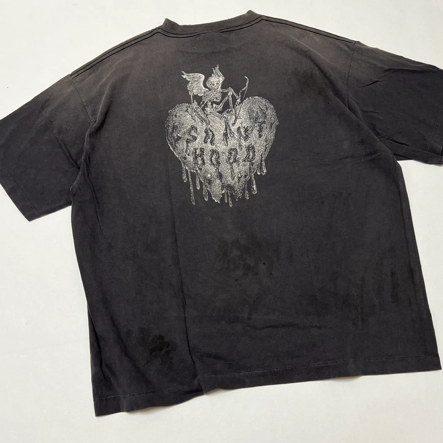 SAINT Mxxxxxx × NEIGHBORHOOD STHD . SS TEE FEARLESS/BLK NBHD Takizawa Shinsuke co-branded whiskey label/love skull angel distressed short sleeves washed black S-XL tube weave without side seam fabric ready-made Assute dyeing custom-woven NBHD co-branded main mark washed mark truly correct version top-level printing process restoration distressed treatment